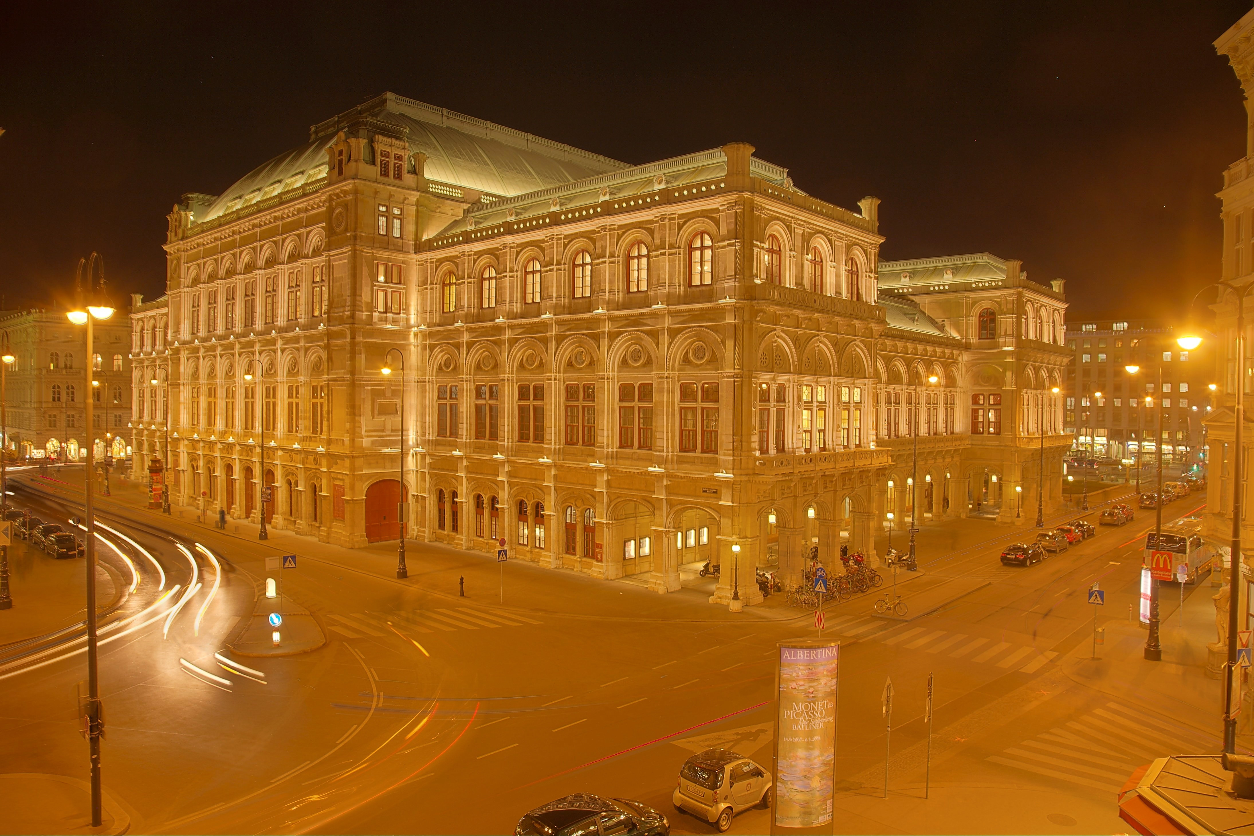 Teatro dell'opera di notte